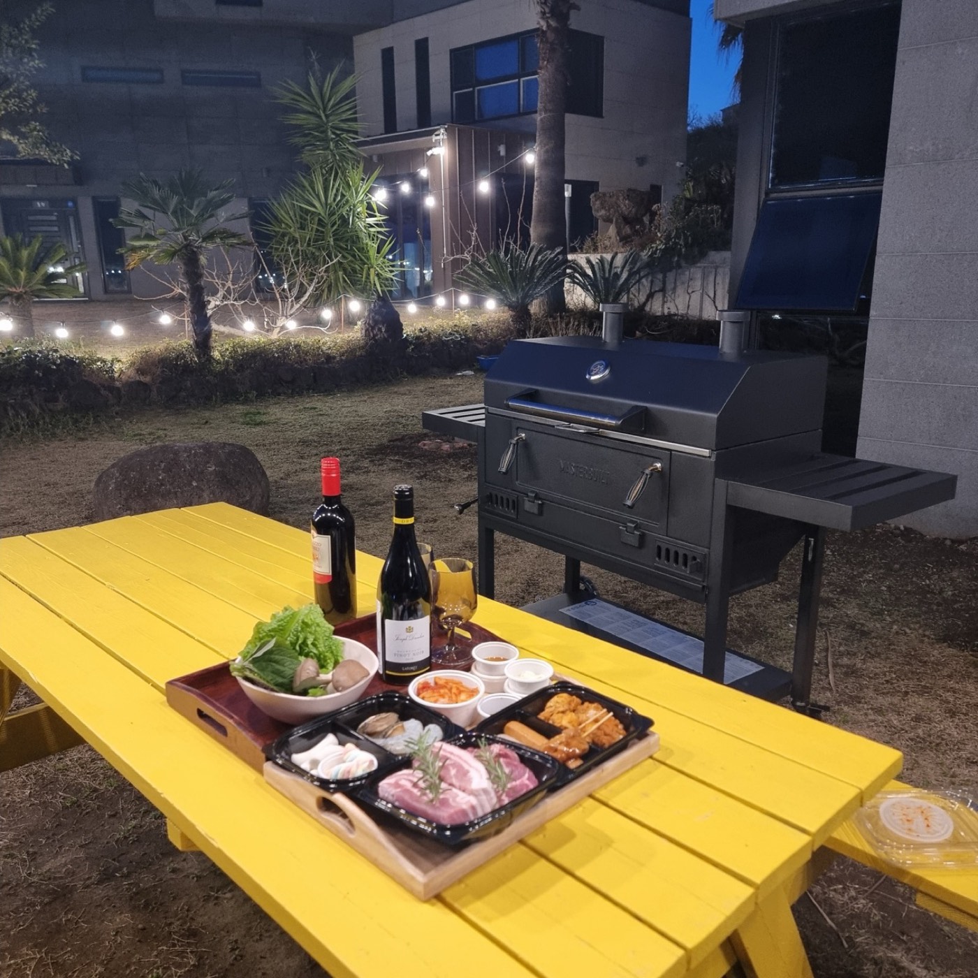 잔디마당 피크닉 테이블
